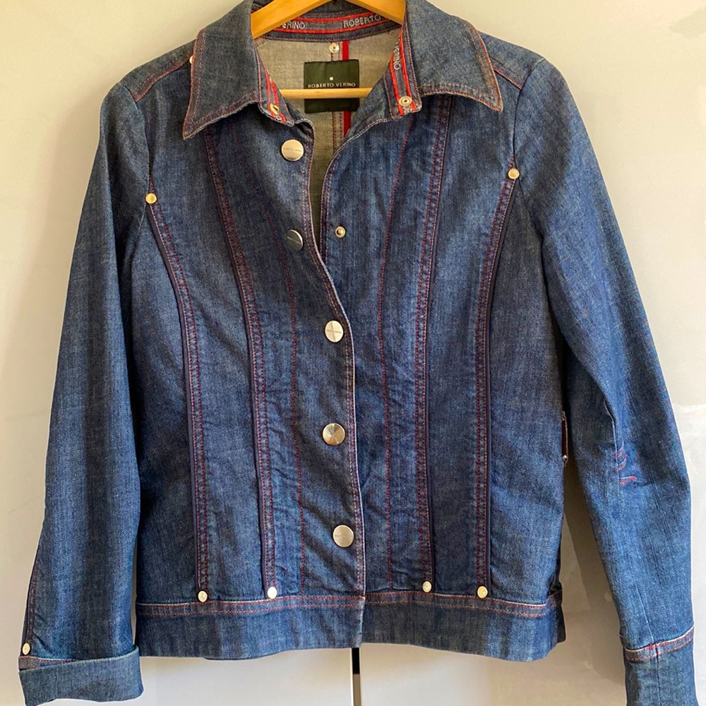 Denim structured jacket with red stitching, optional belt